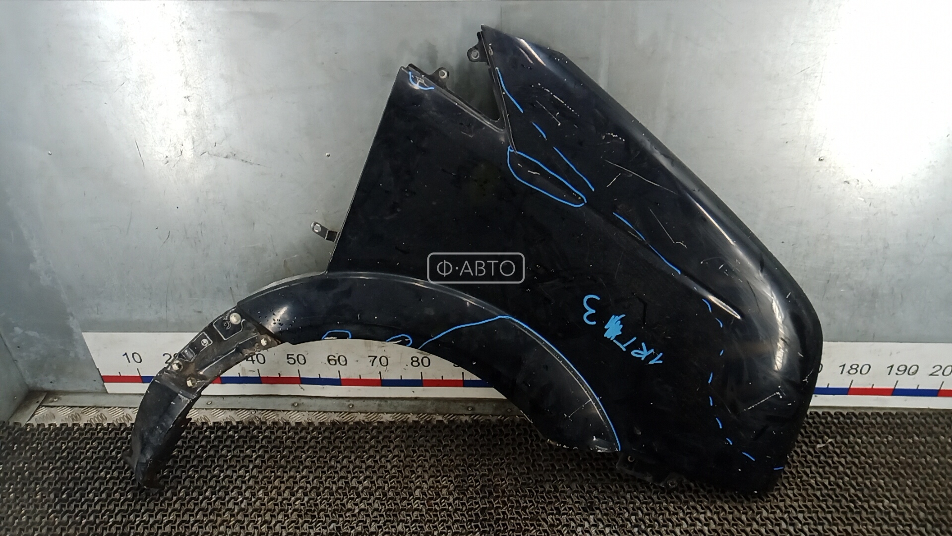 Крыло переднее правое