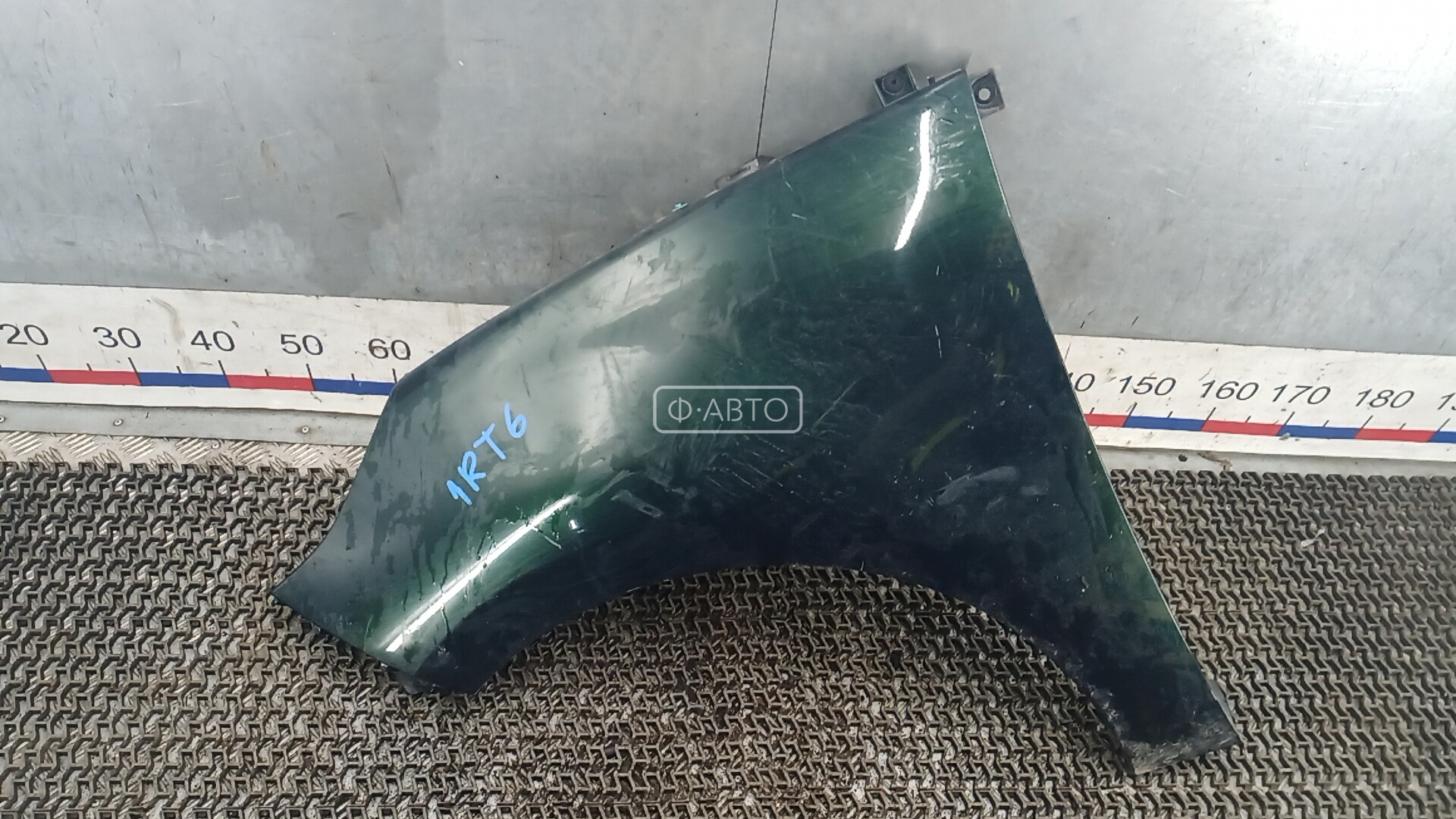 Крыло переднее левое