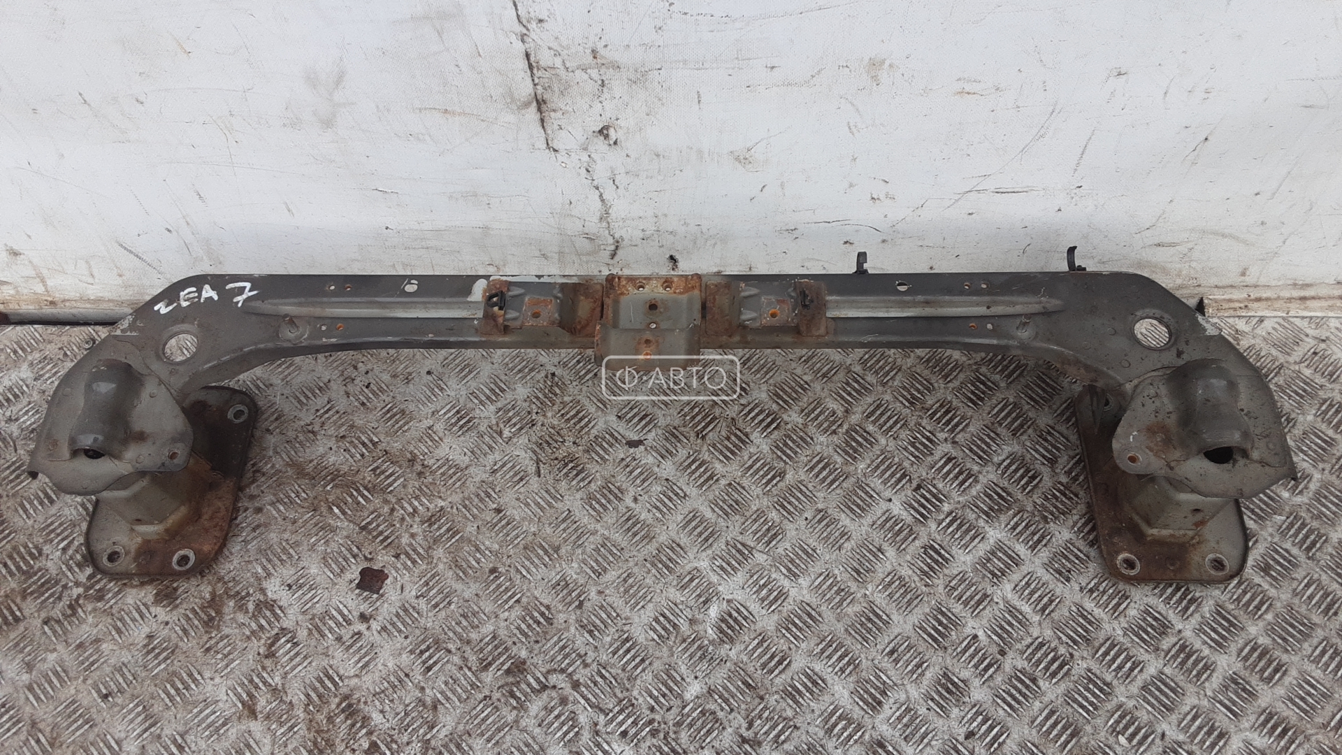 Усилитель бампера передний (кронштейн)