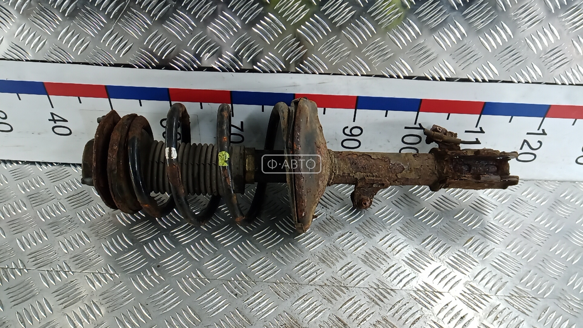 Стойка передняя правая