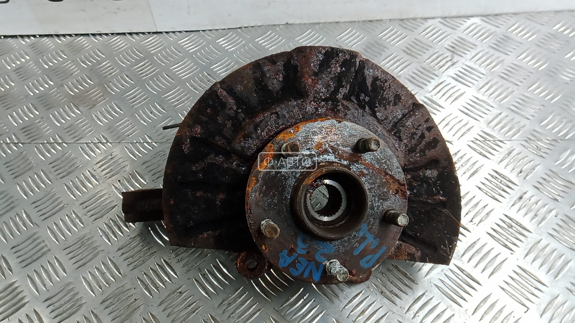 Ступица передняя левая