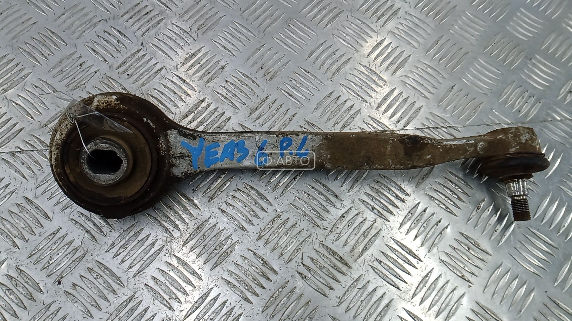Рычаг передний нижний левый