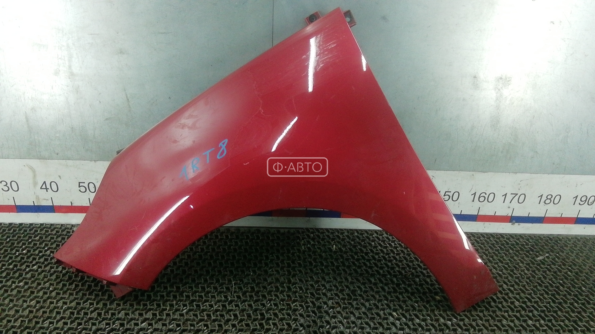 Крыло переднее левое