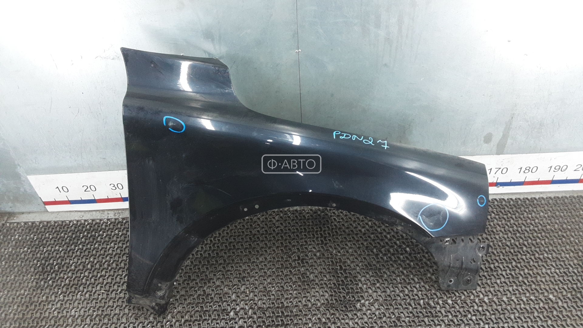 Крыло переднее правое