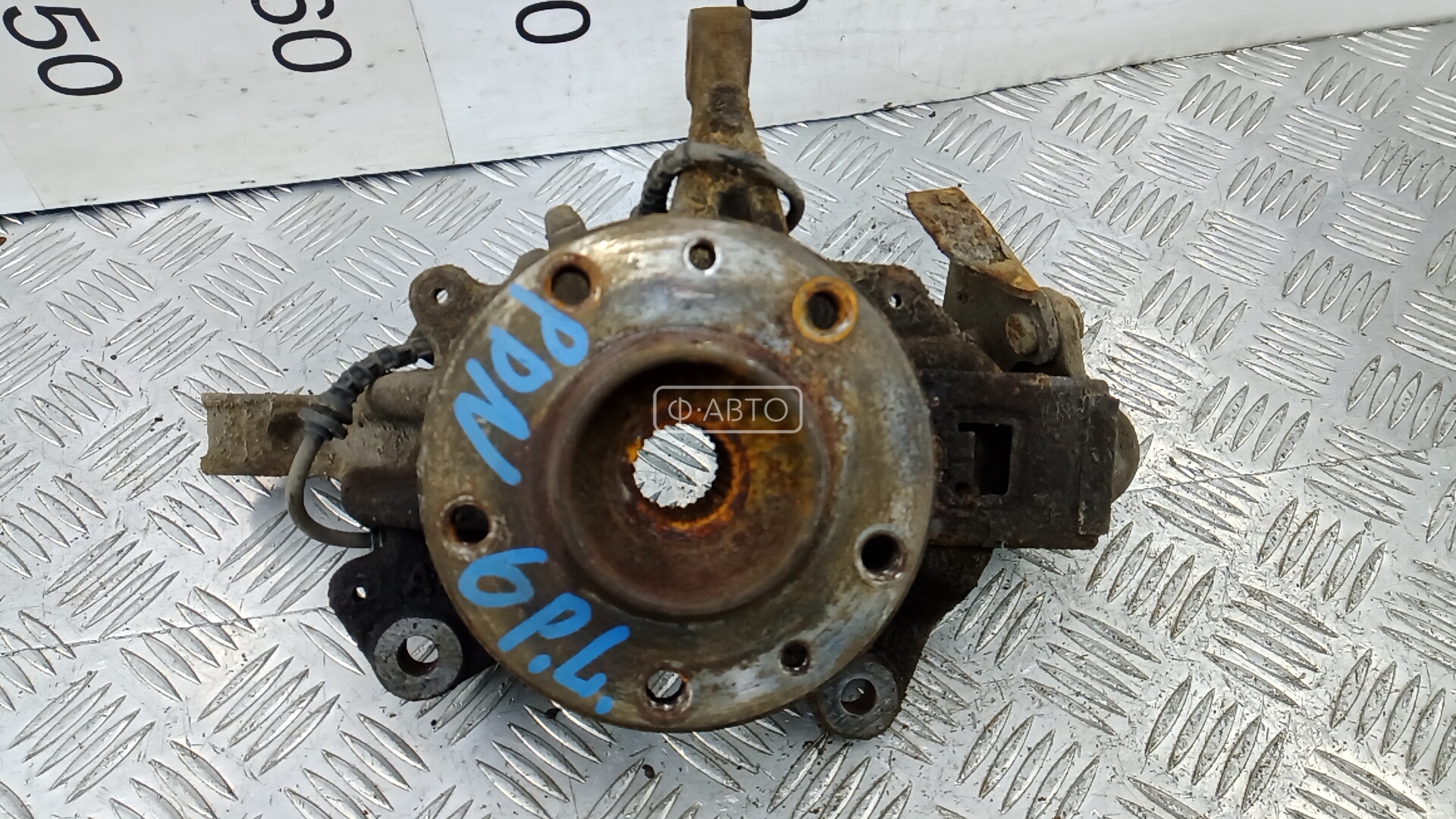 Ступица передняя левая