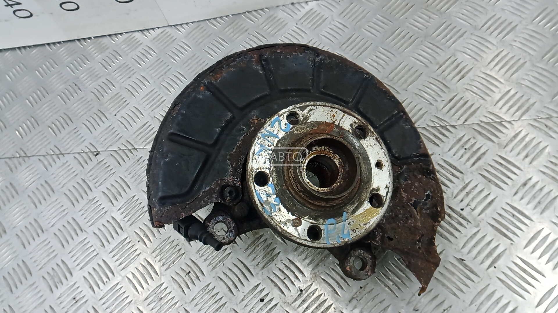 Ступица передняя левая