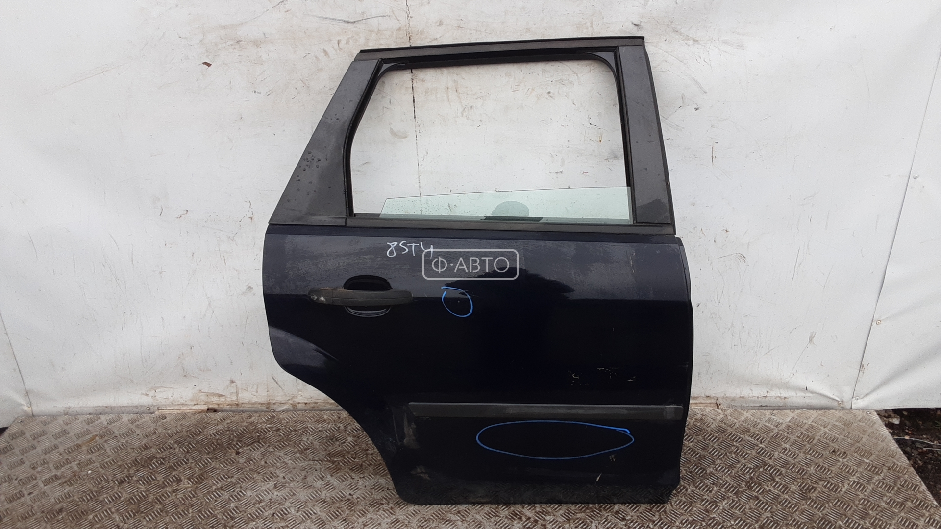 Дверь задняя правая