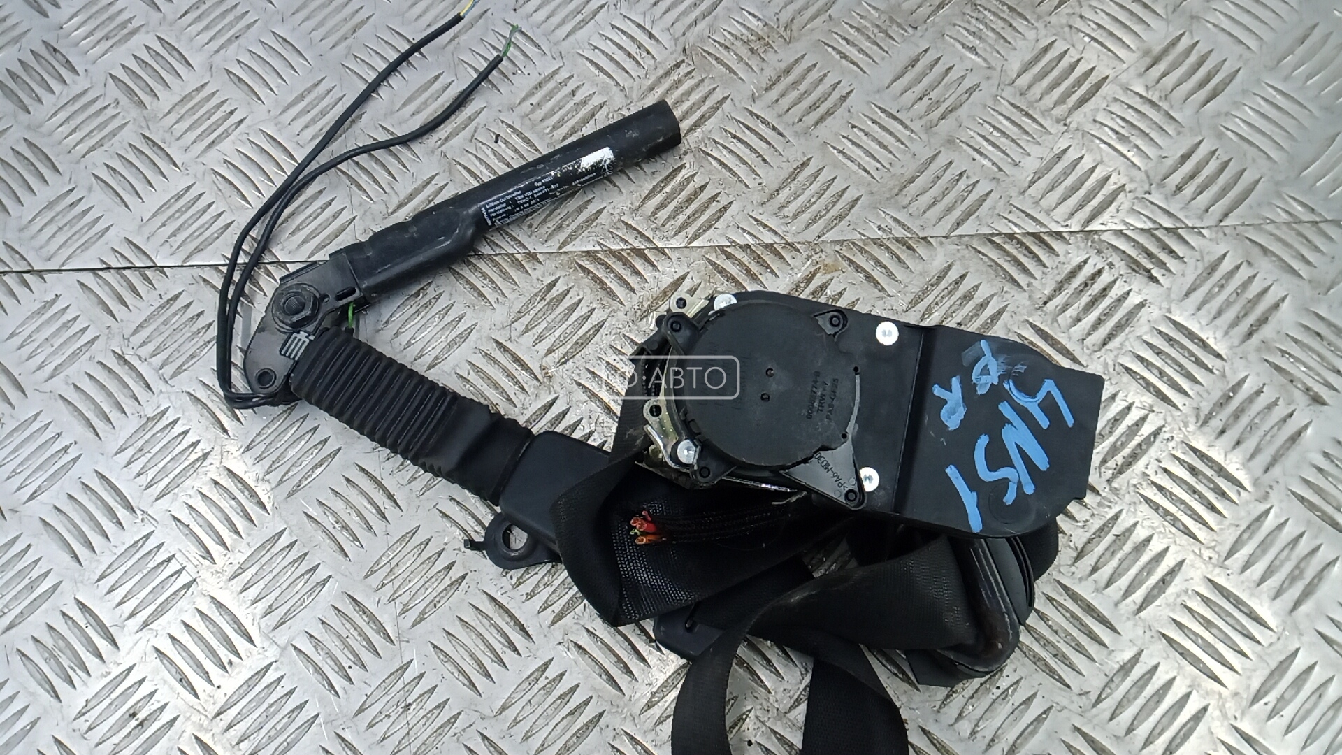 Ремень безопасности с пиропатроном сиденья переднего