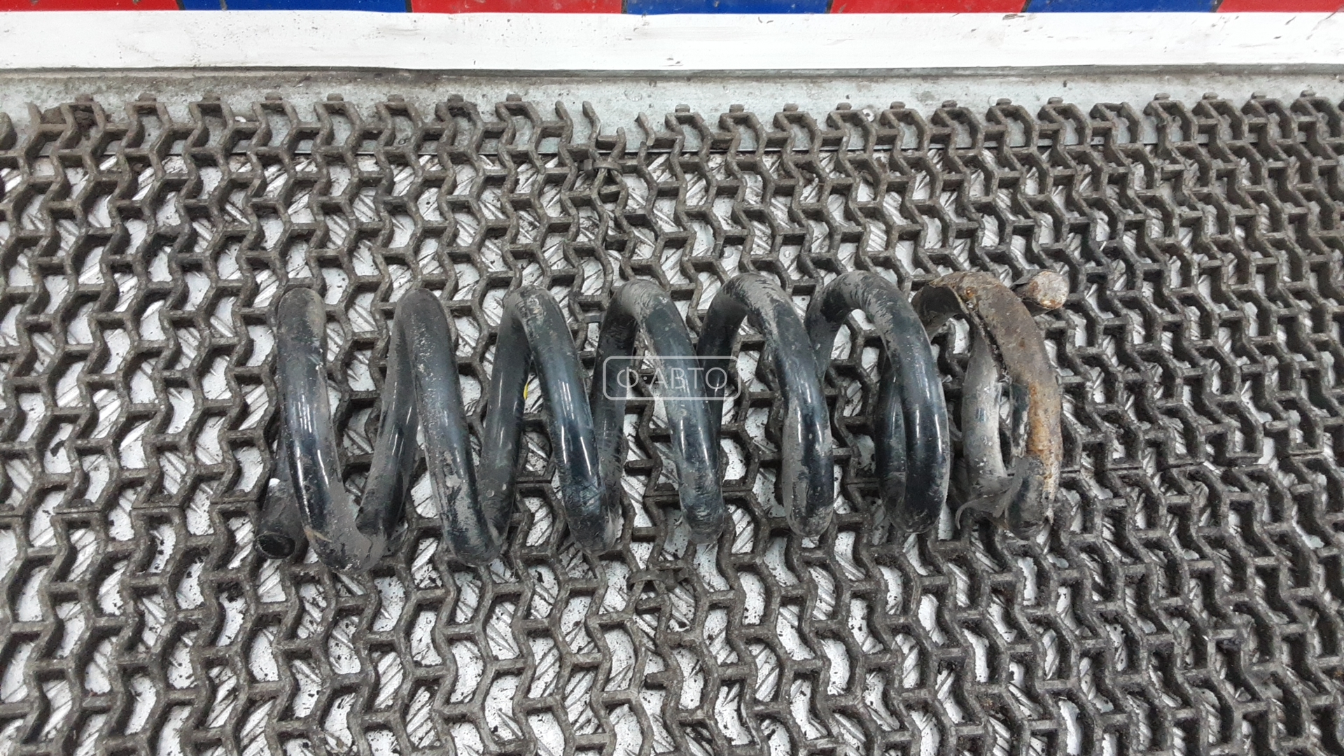 Пружина задняя