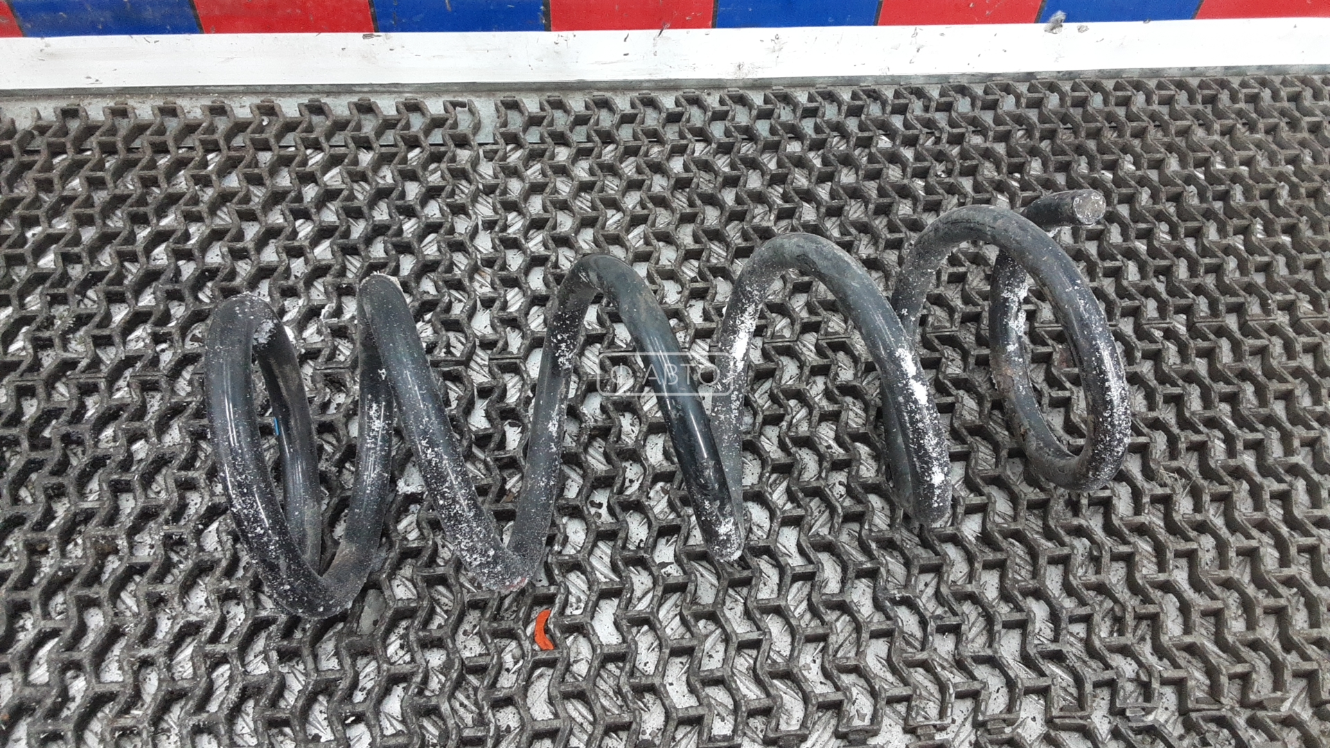 Пружина задняя