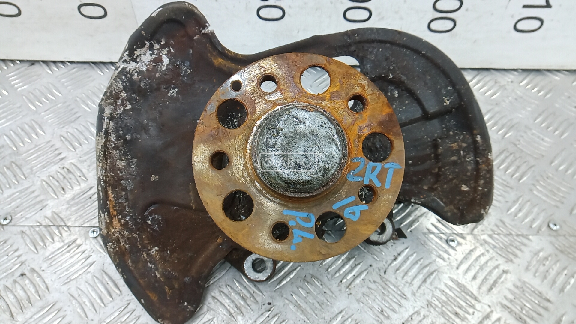 Ступица передняя левая