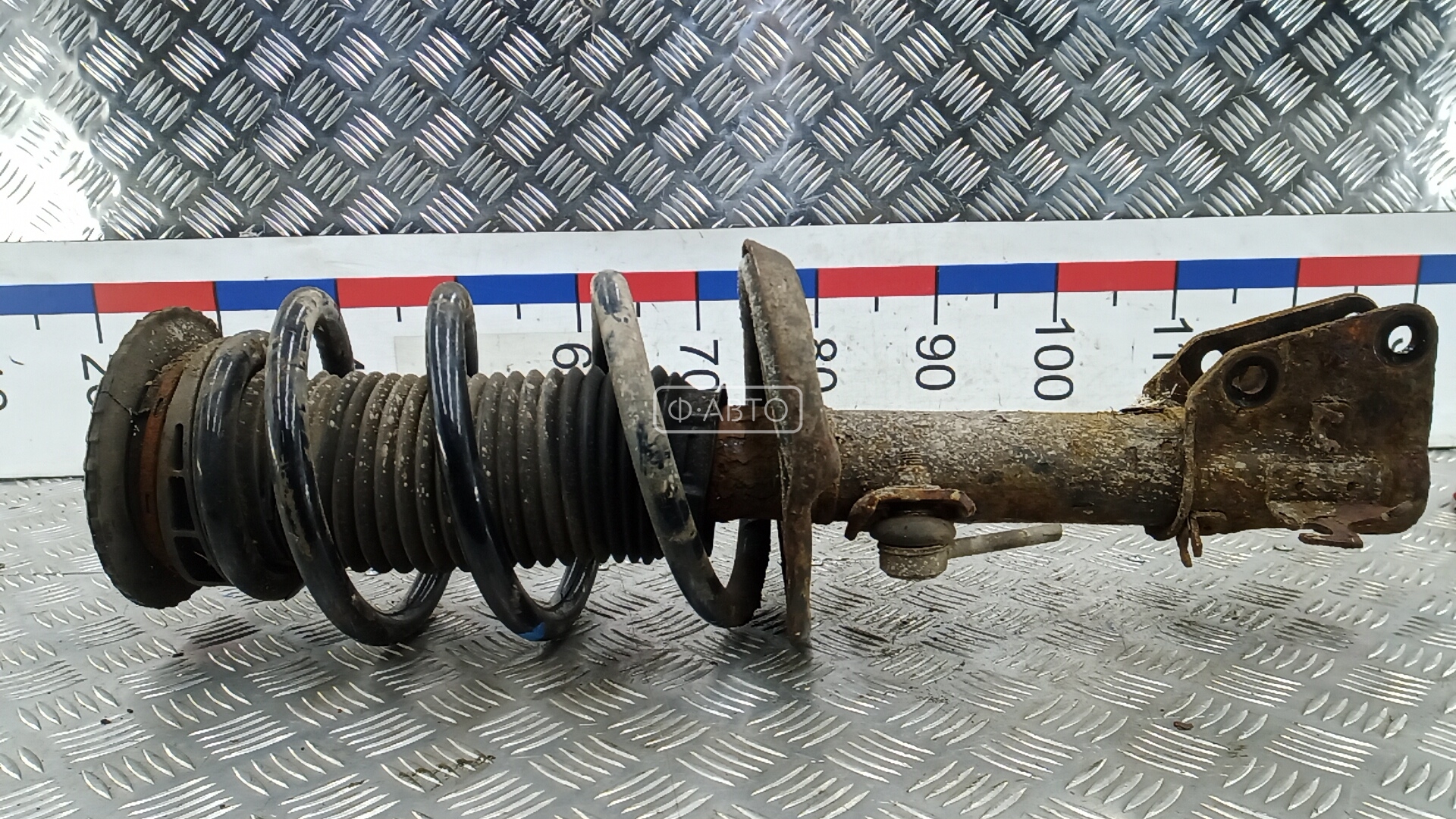 Стойка передняя правая