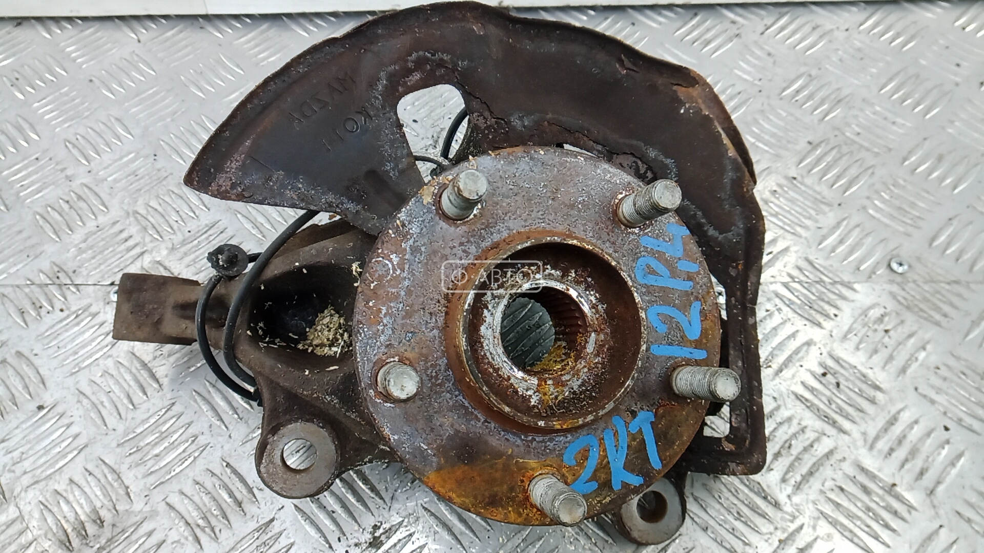 Ступица передняя левая