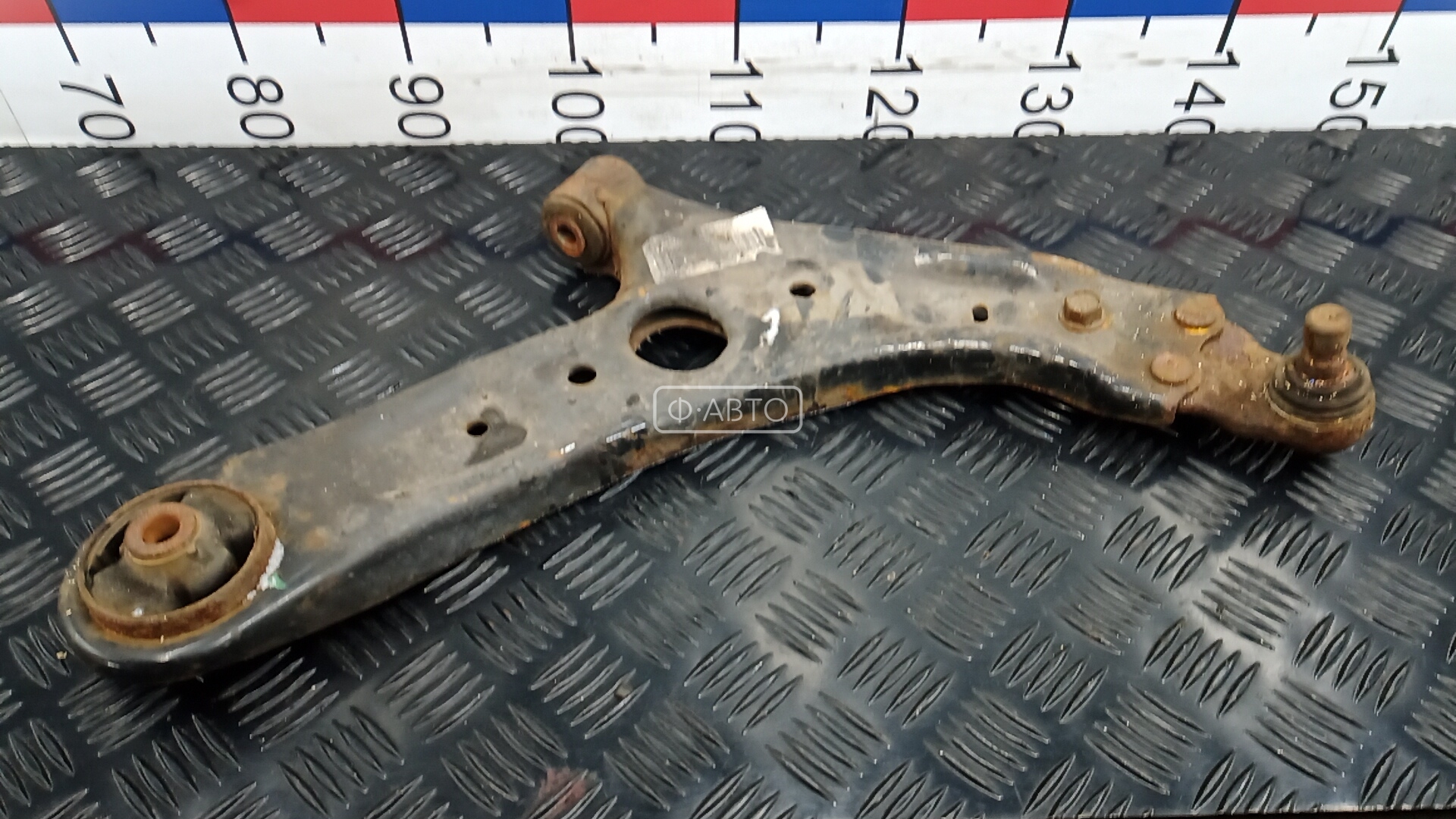 Рычаг передний нижний правый