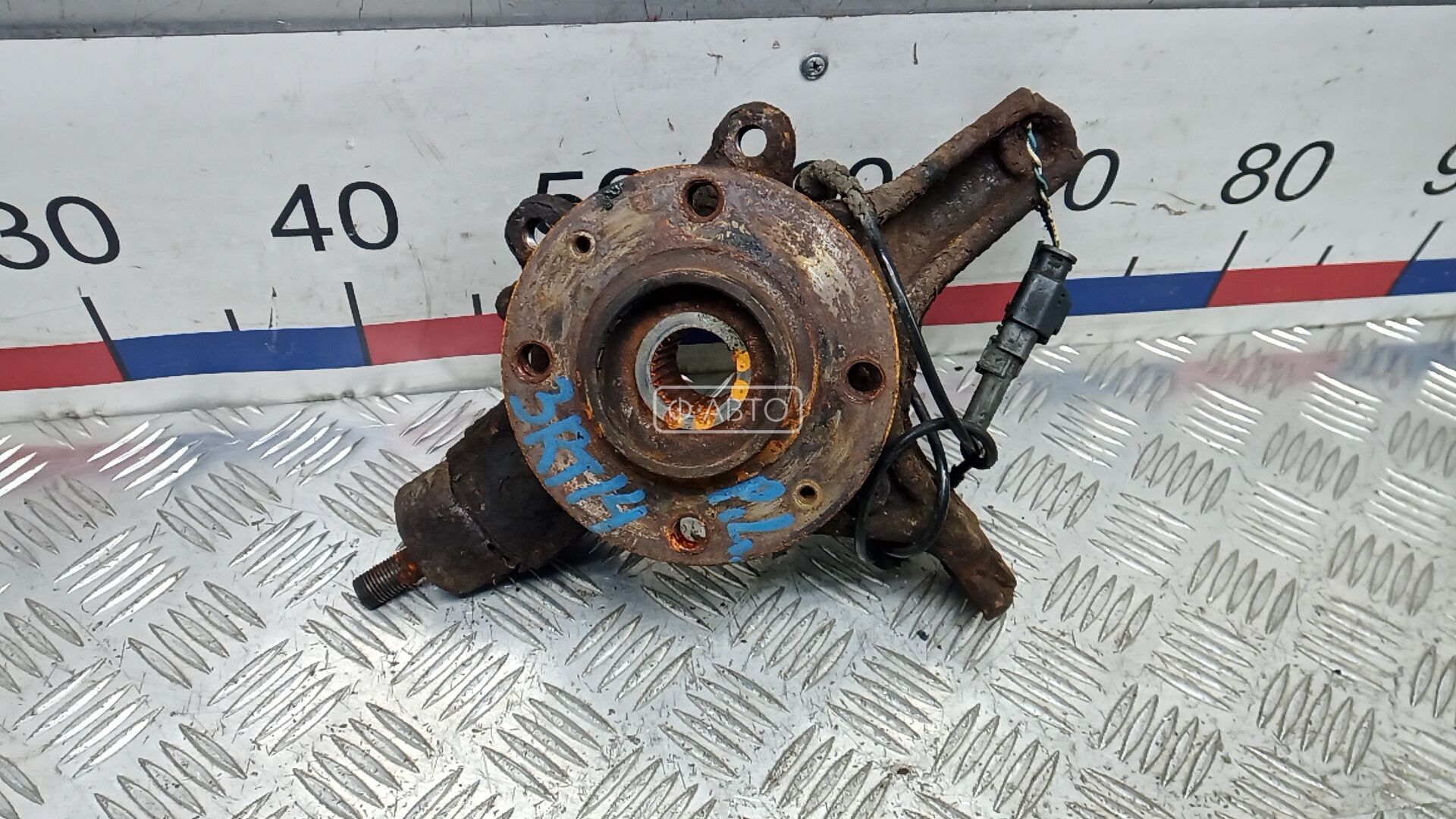 Ступица передняя левая