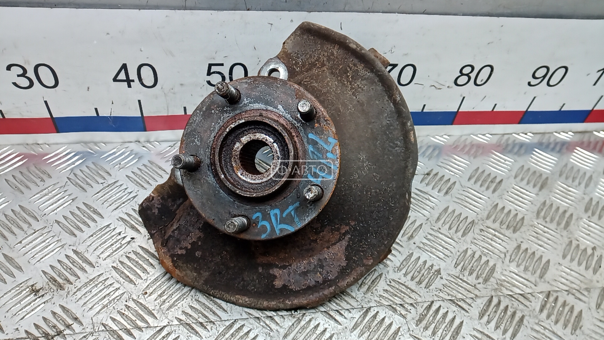 Ступица передняя левая