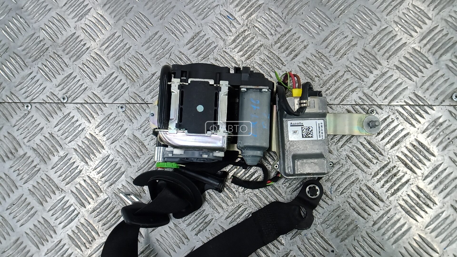 Ремень безопасности с пиропатроном сиденья переднего