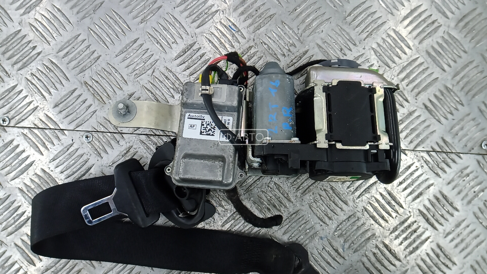 Ремень безопасности с пиропатроном сиденья переднего