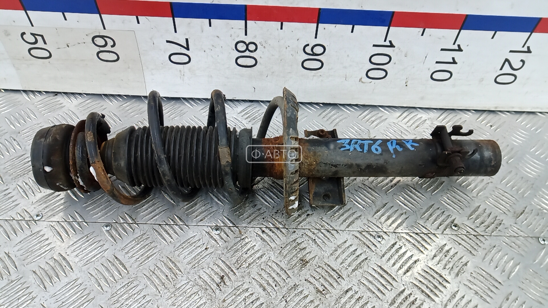 Стойка передняя правая