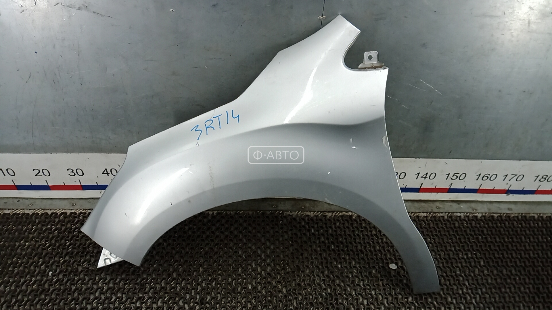 Крыло переднее левое