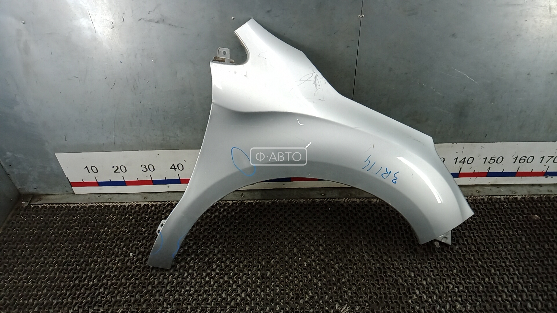 Крыло переднее правое