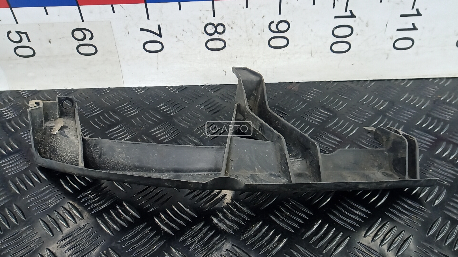 Крепление бампера переднее