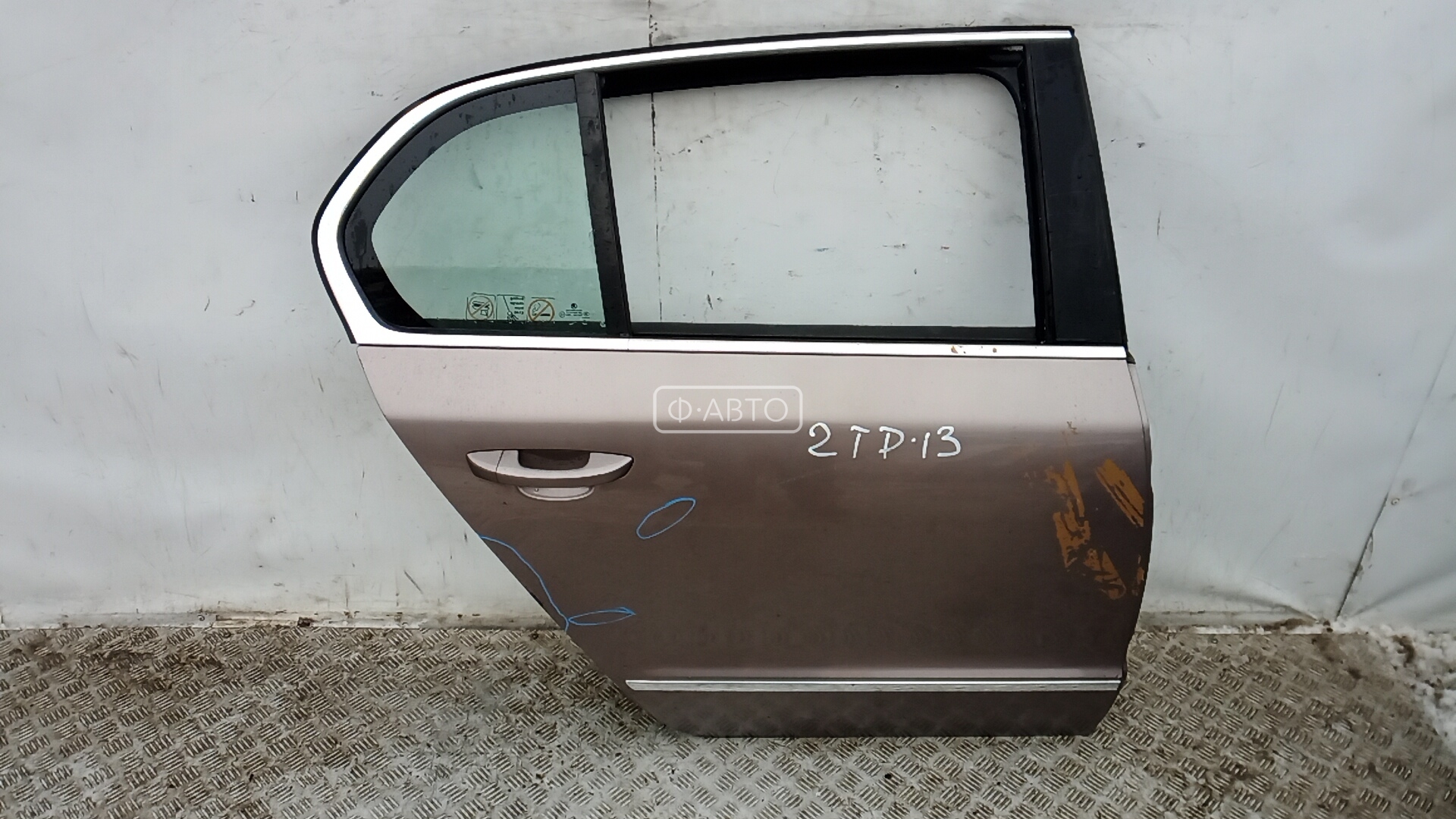 Дверь задняя правая
