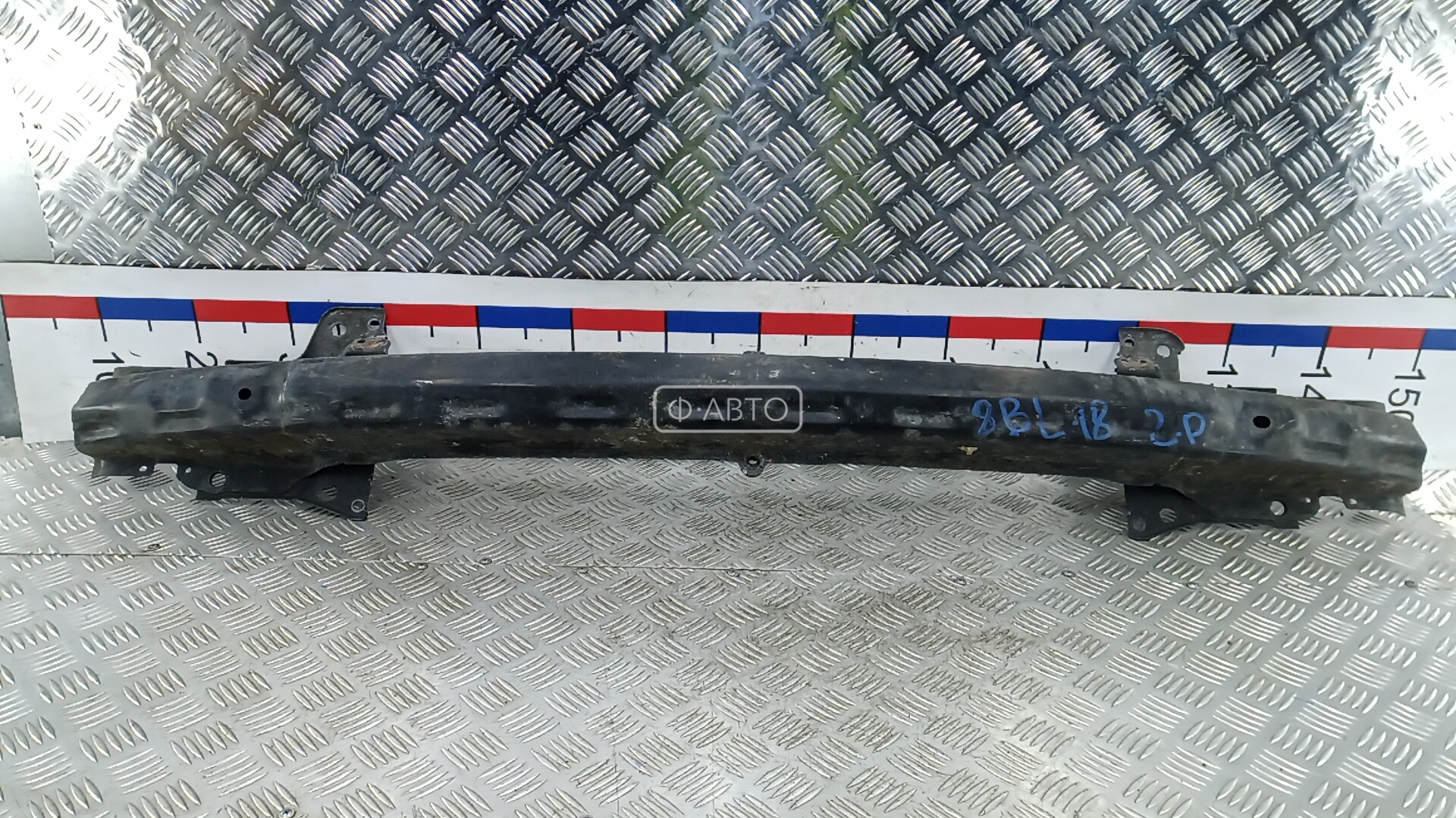 Усилитель бампера передний (кронштейн)