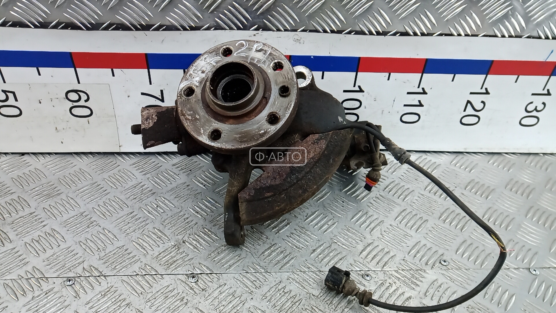 Ступица передняя левая