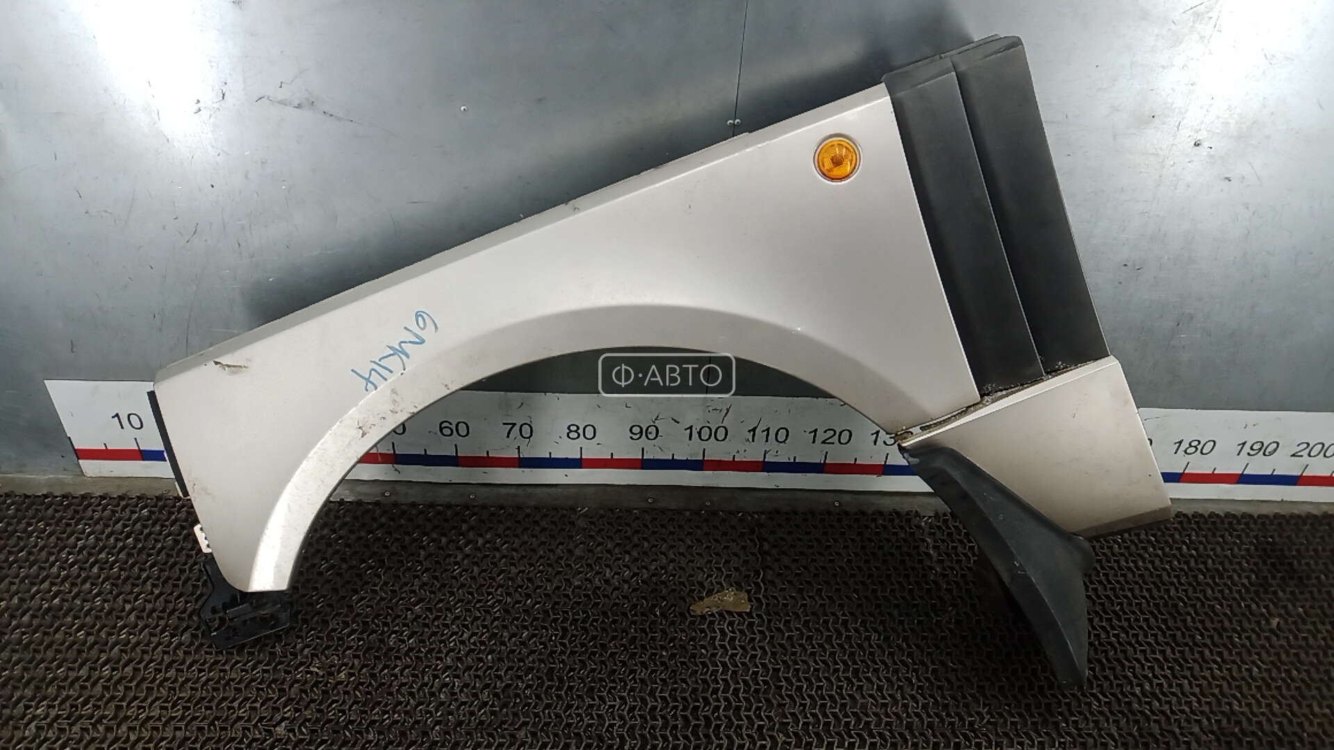 Крыло переднее левое