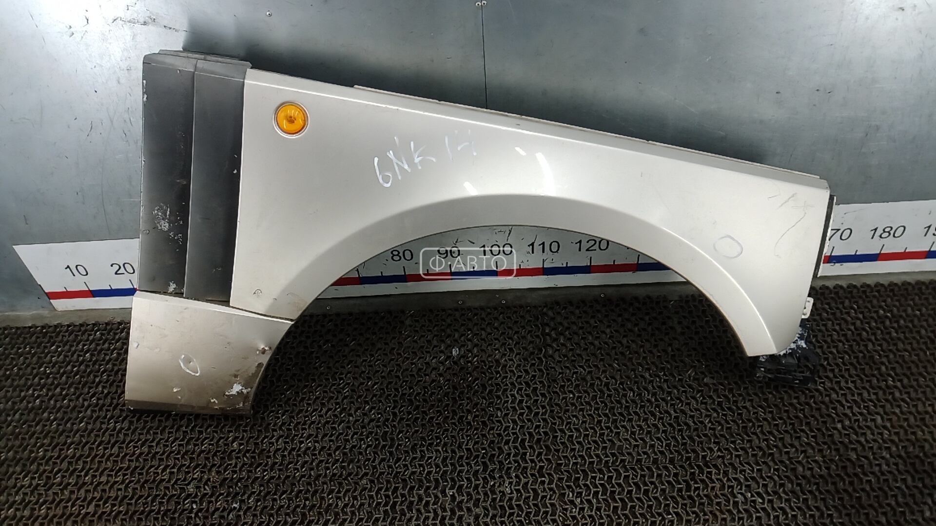 Крыло переднее правое