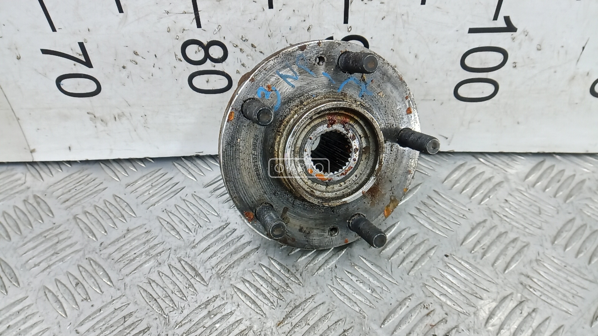 Ступица передняя левая