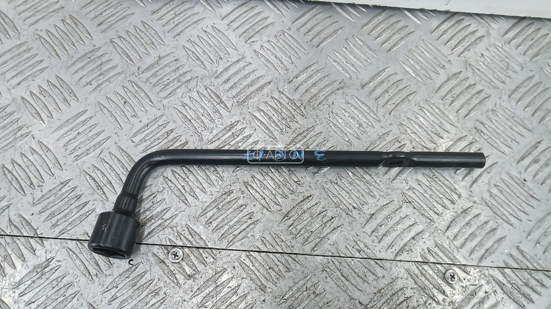 Ключ колесный