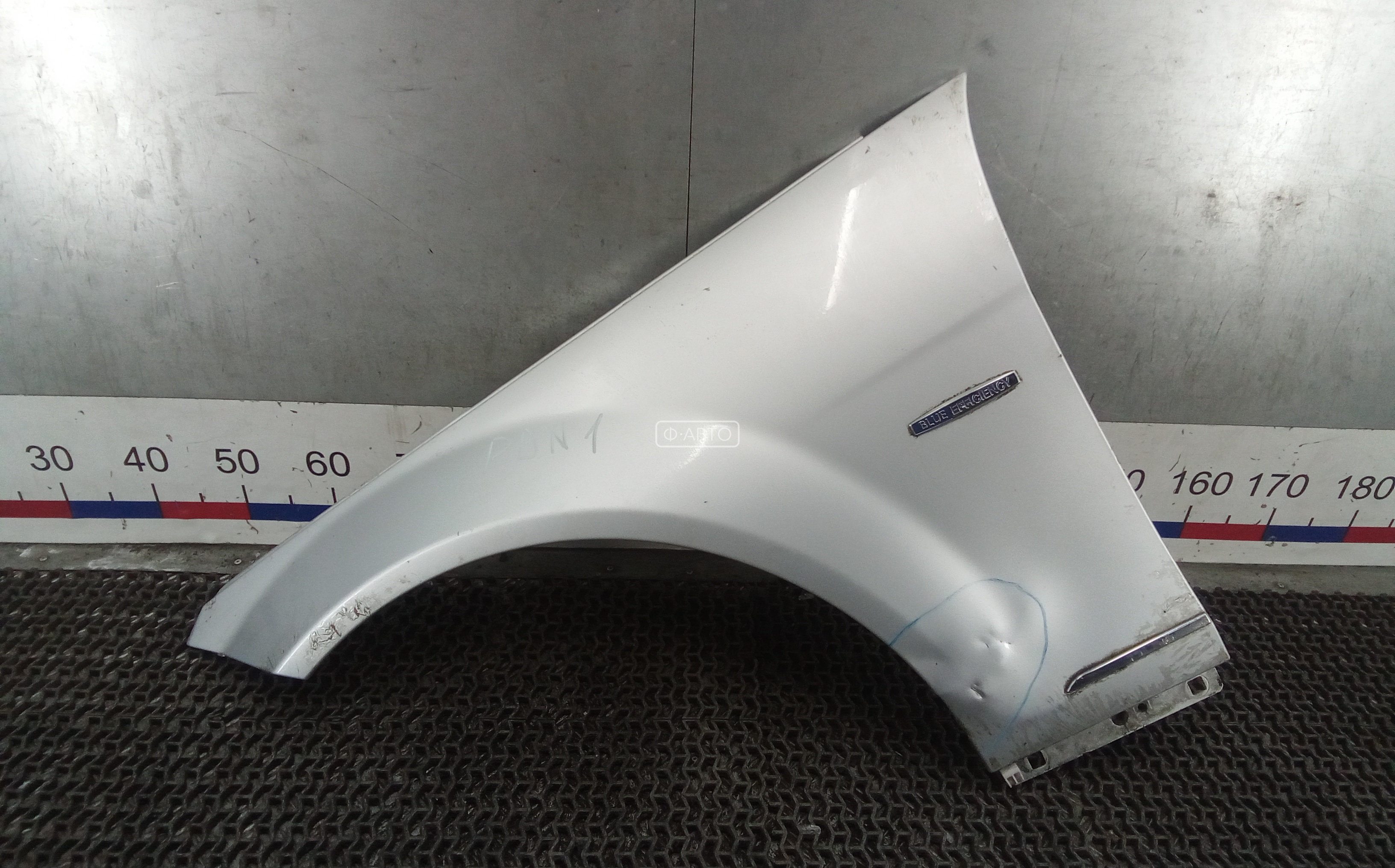 Крыло переднее левое