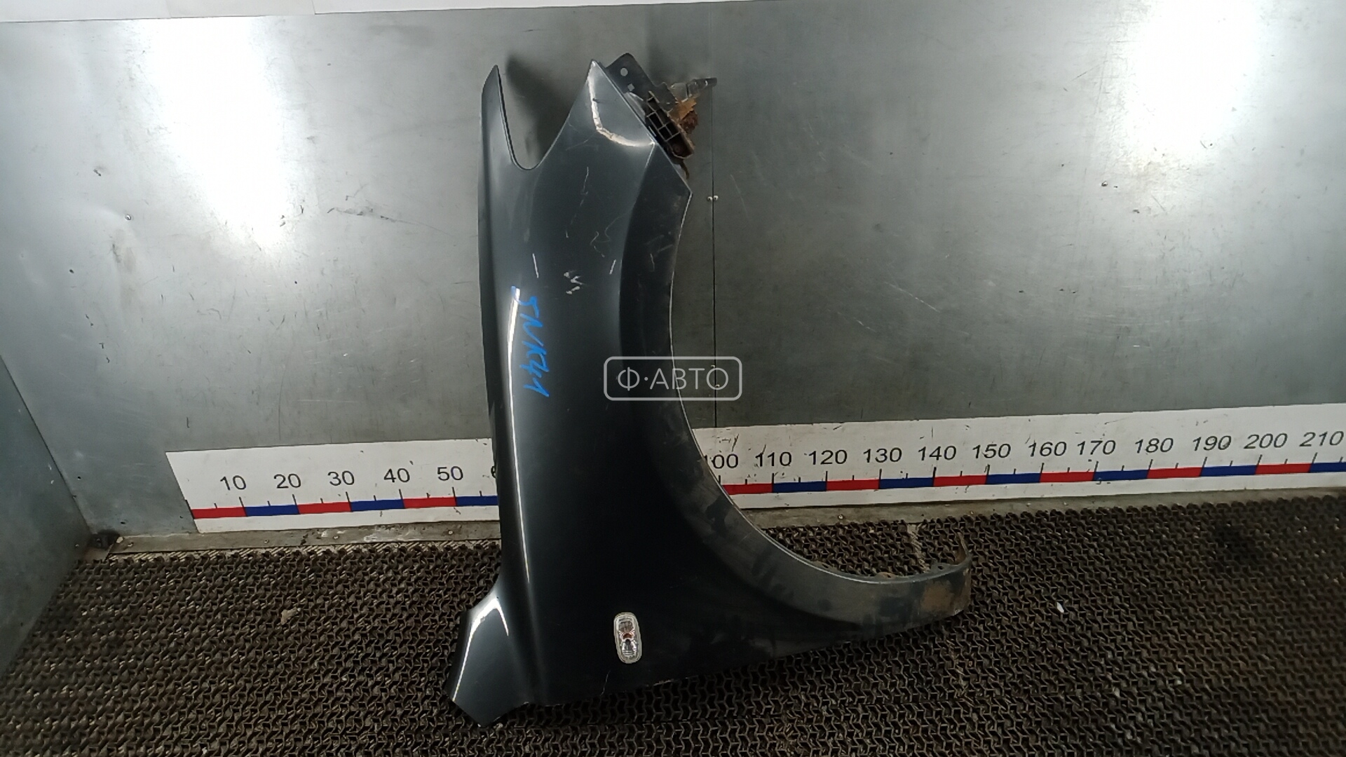 Крыло переднее правое