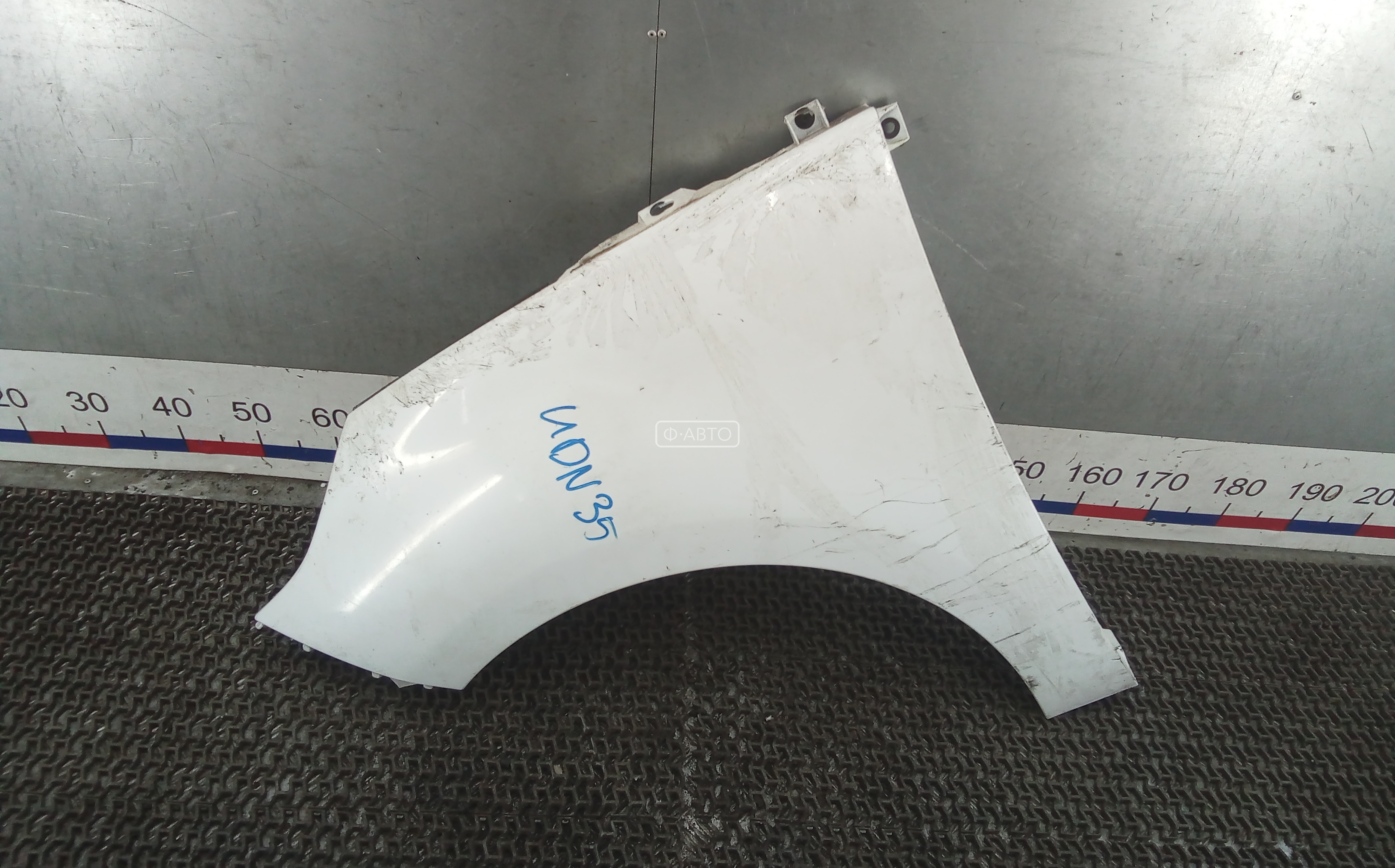 Крыло переднее левое