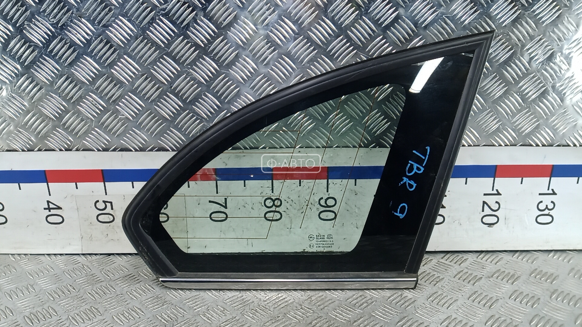 Стекло кузова боковое заднее правое