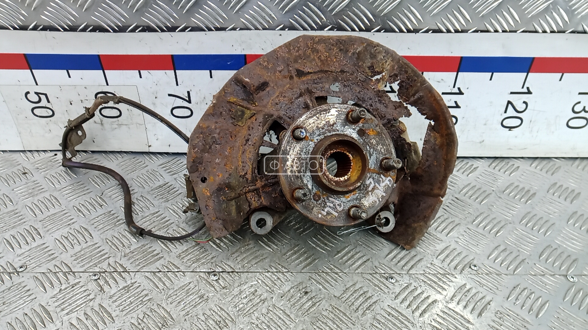 Ступица передняя левая