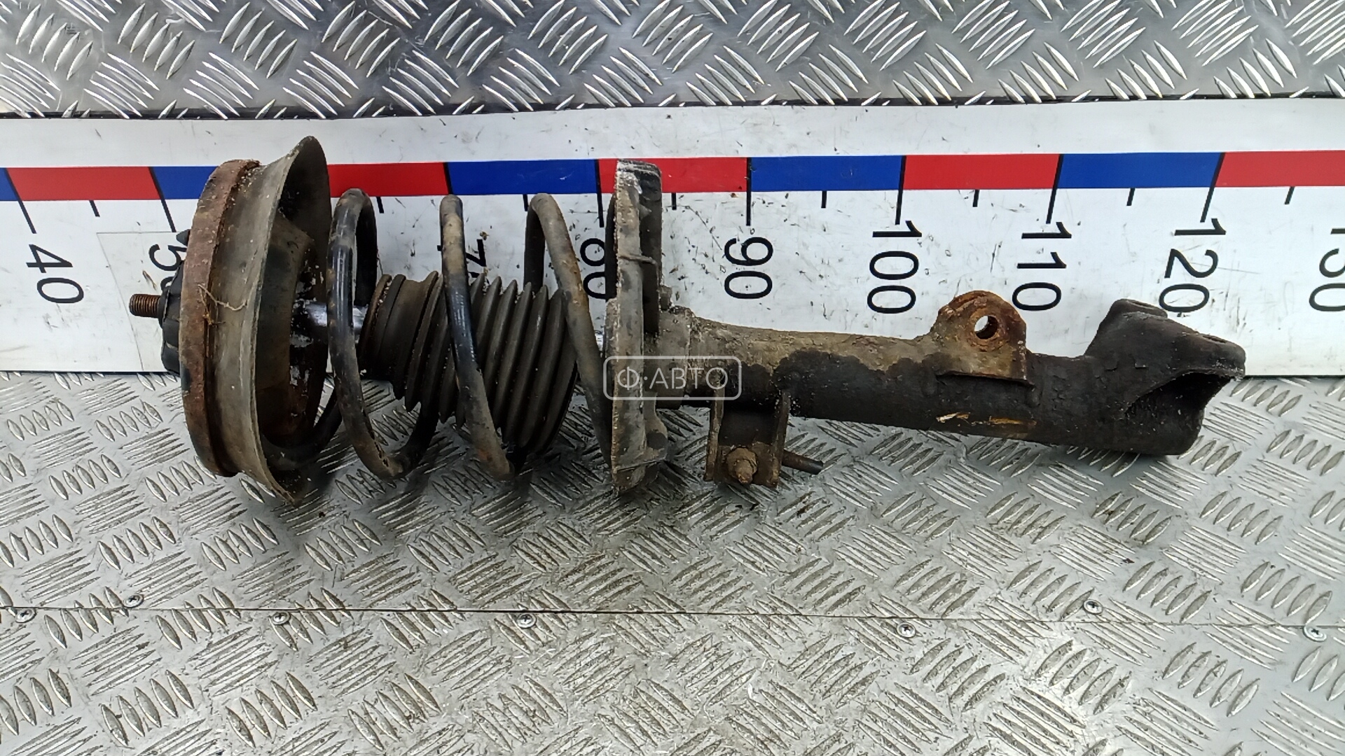 Стойка передняя левая