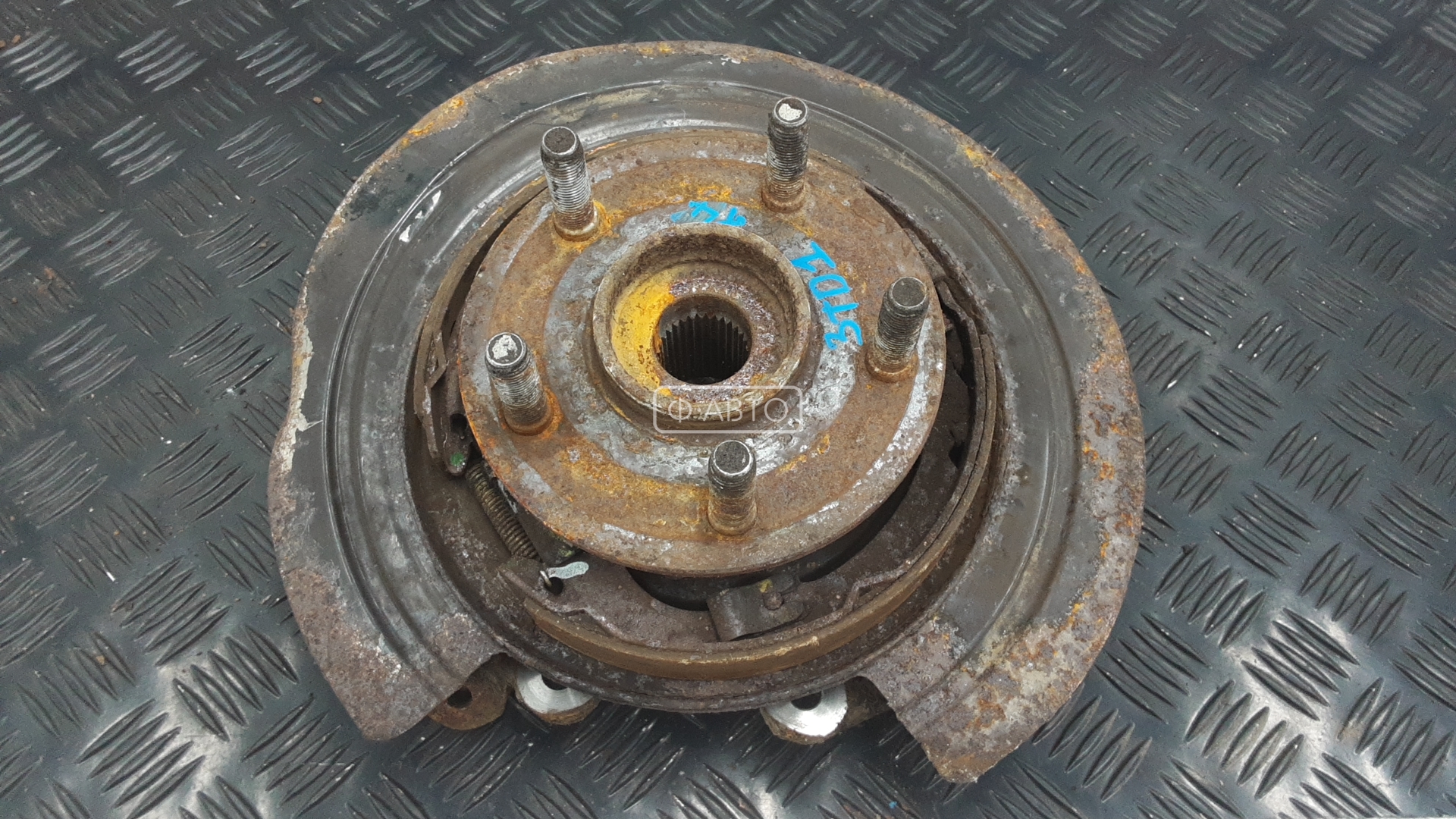 Ступица задняя левая