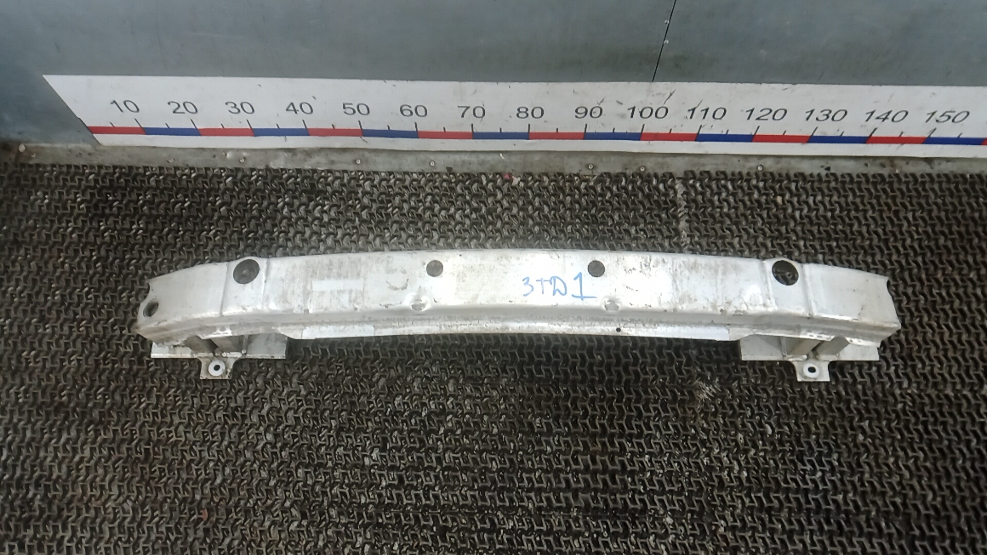 Усилитель бампера передний (кронштейн)