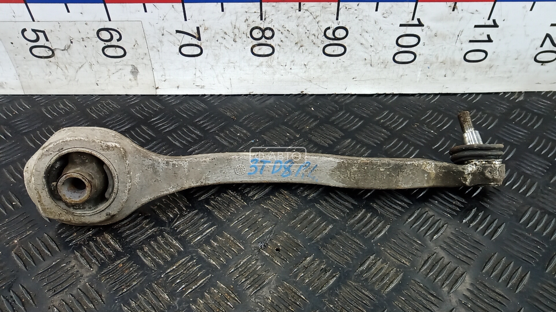 Рычаг передний нижний левый