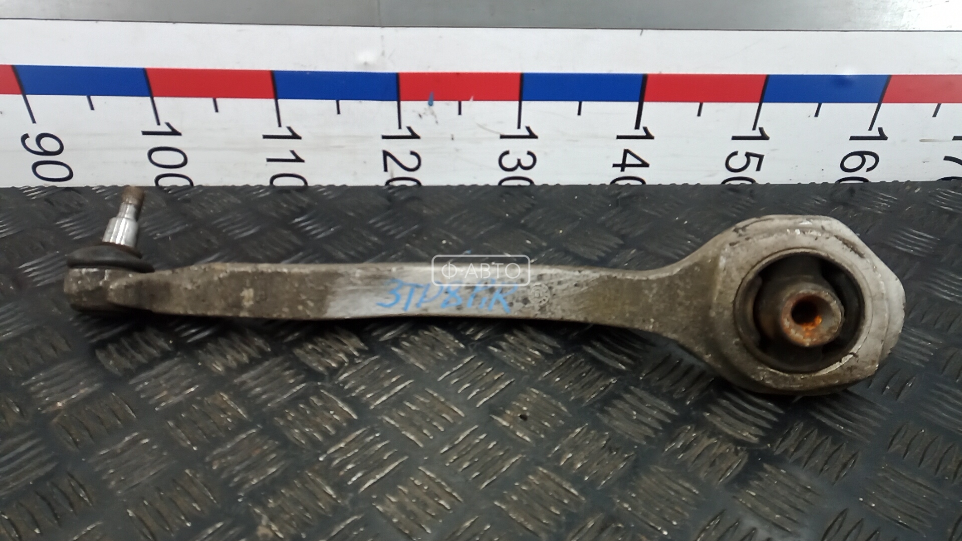 Рычаг передний нижний правый
