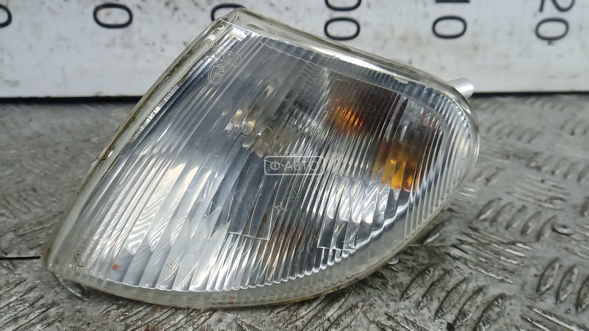 Поворотник фары левый