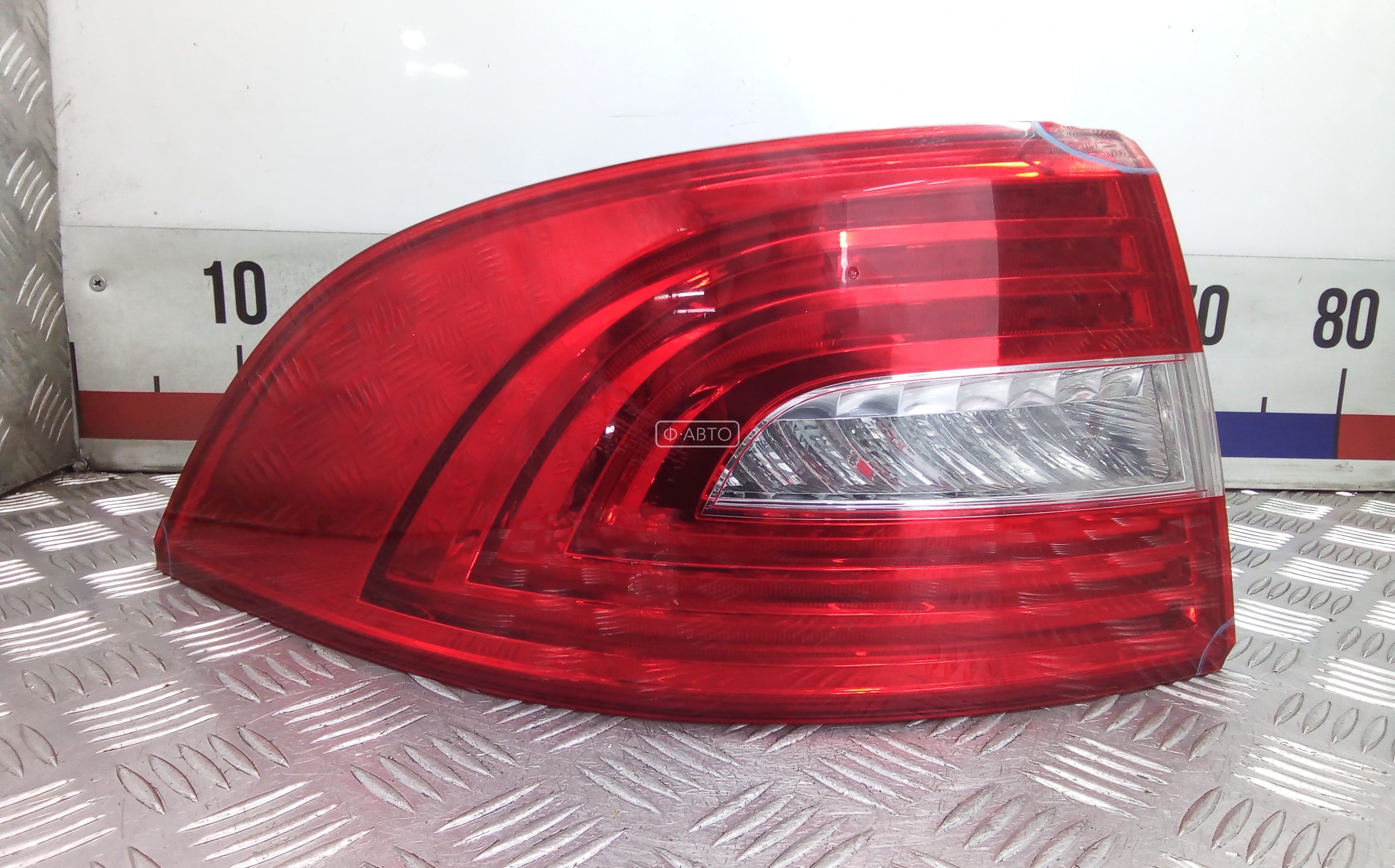 Фонарь задний левый