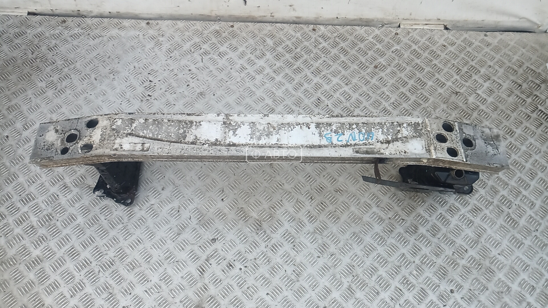 Усилитель бампера передний (кронштейн)