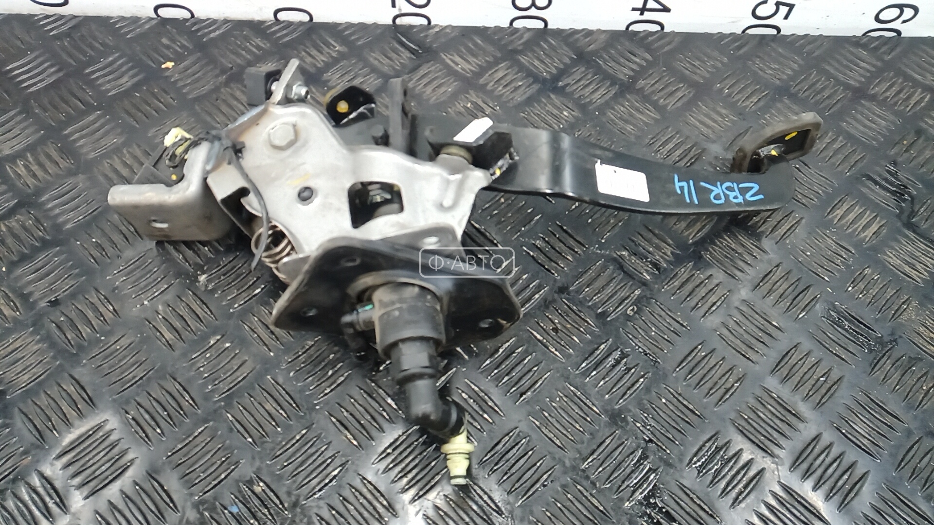 Педаль тормоза