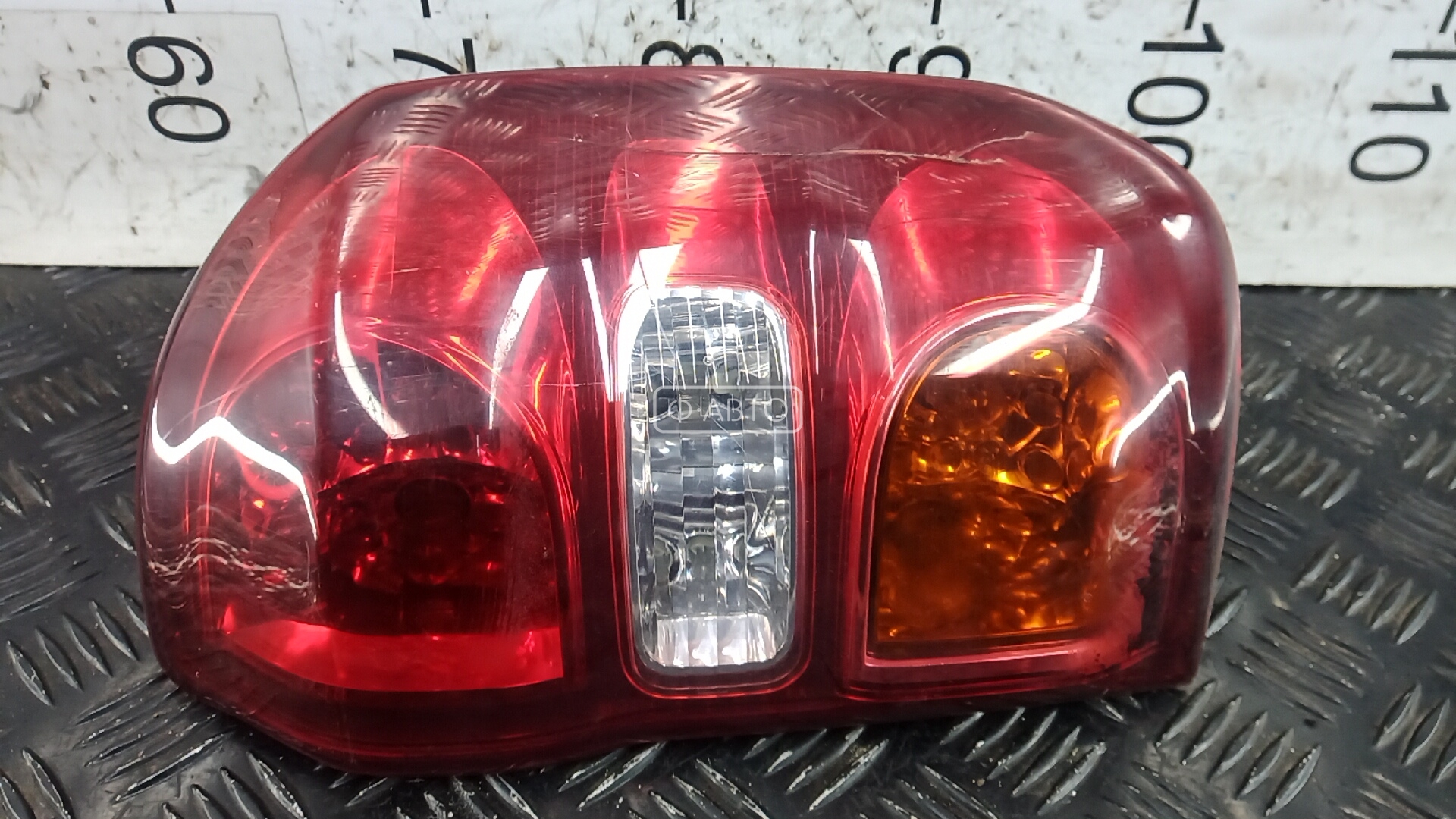 Фонарь задний правый