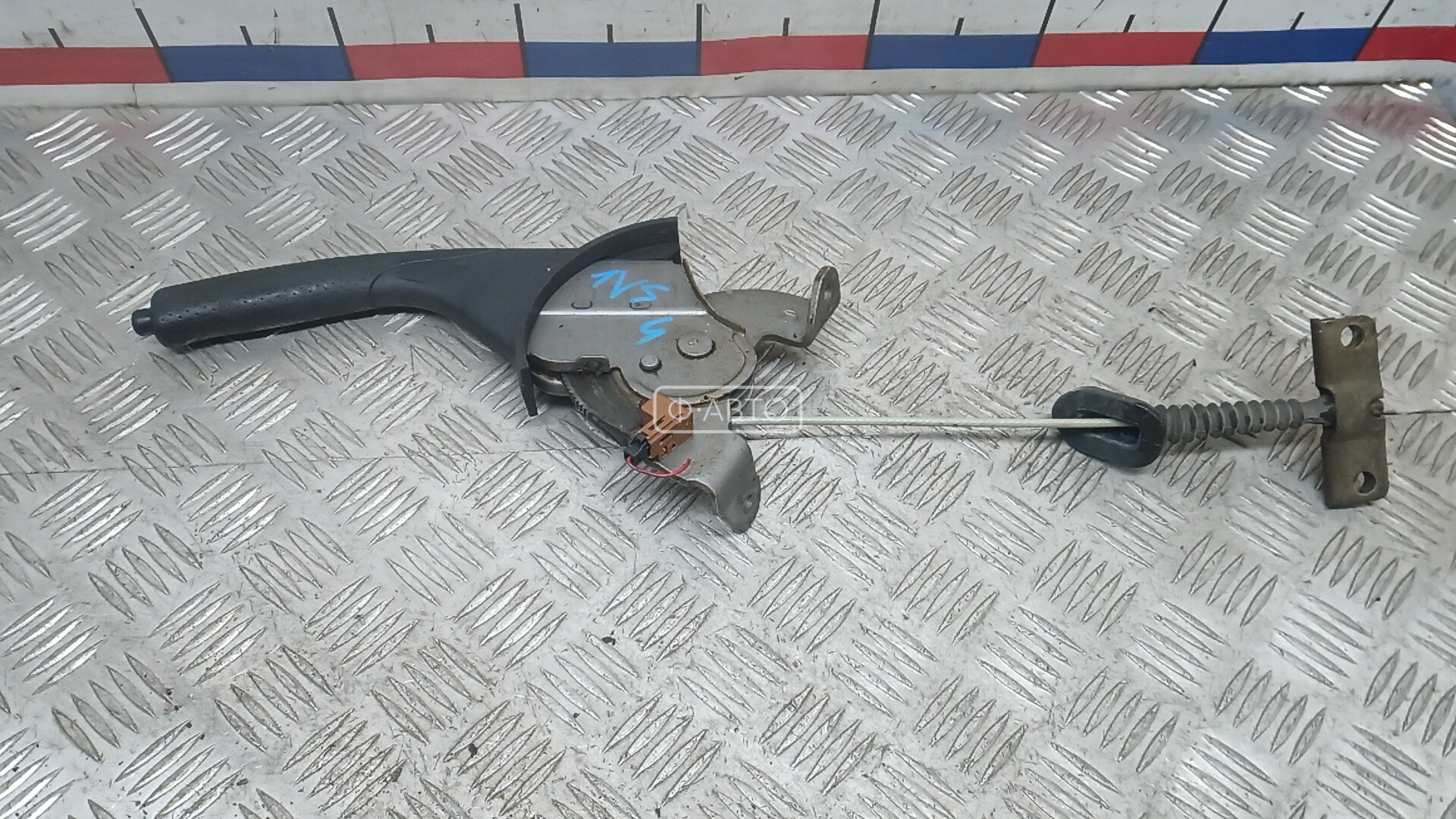 Рычаг ручного тормоза (ручник)