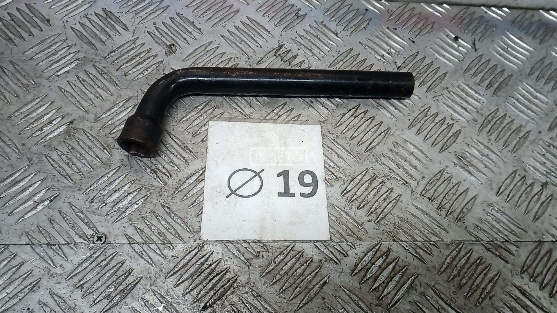 Ключ колесный